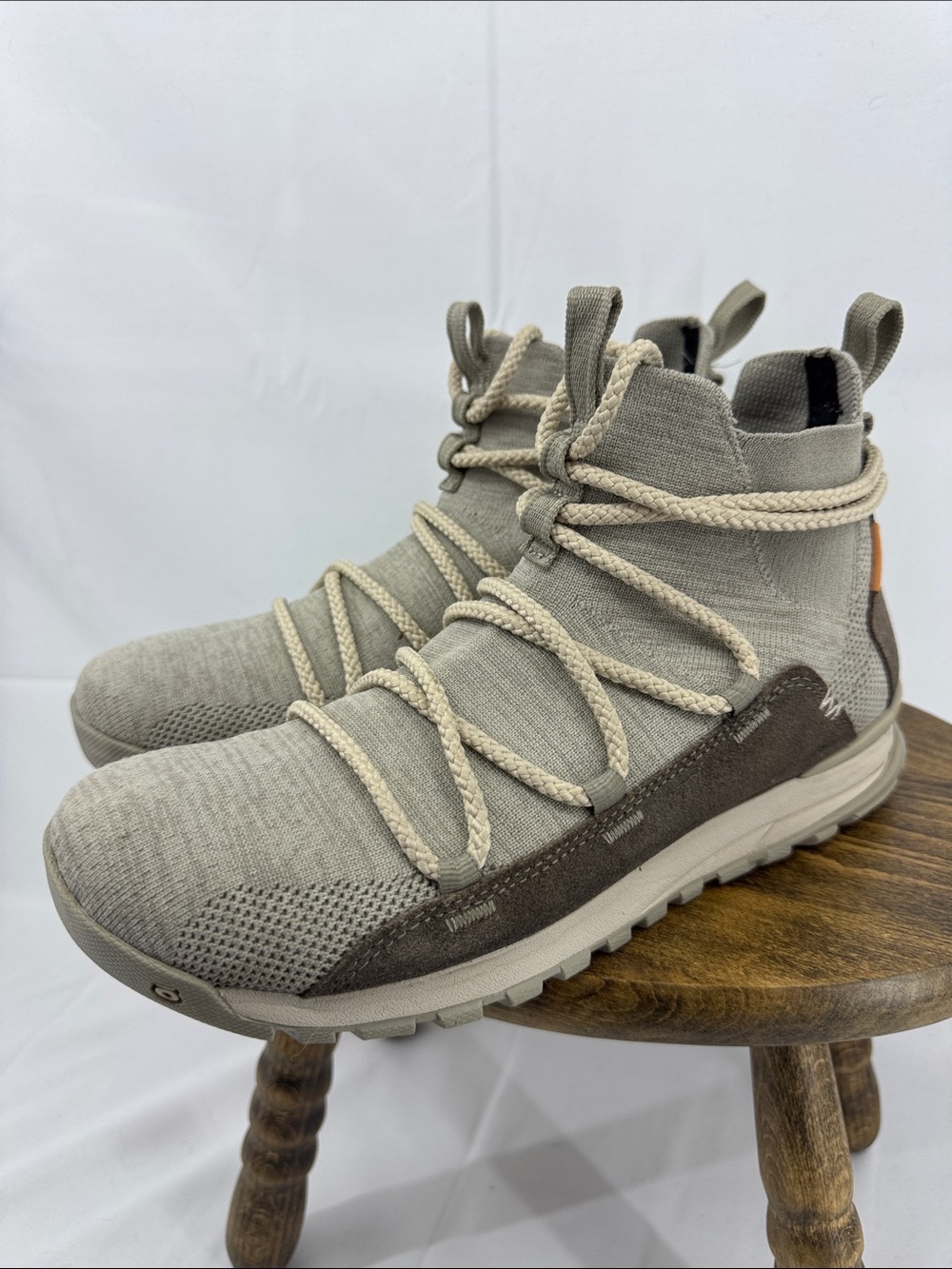 Oboz Womens Lena Mid Athletic Boots, Light Gray Knit, sz 8.5